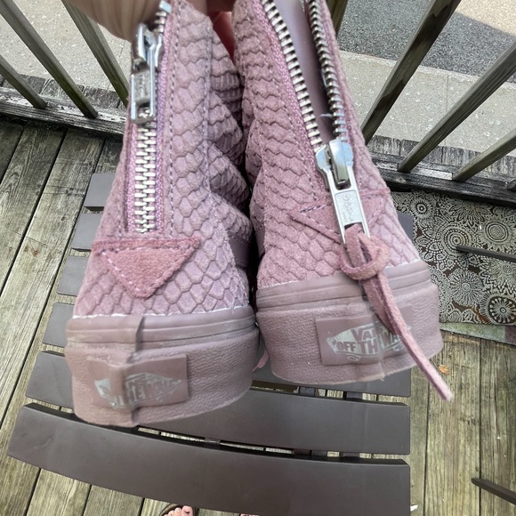 Rare VANS High-Top Shoes - Picture 5 of 8